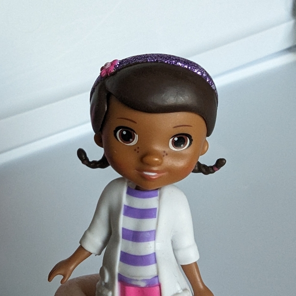 Disney Jr Doc McStuffins 4in Cake Topper Purple White just play Removable Coat - Picture 12 of 12